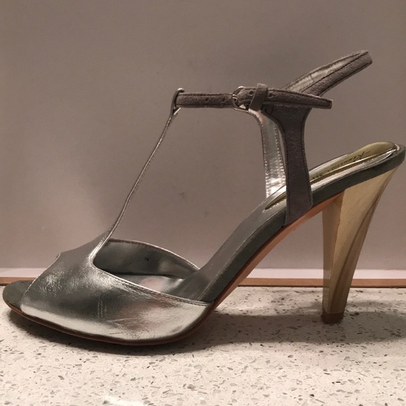 Kenneth Cole Silver t-strap high heels - Picture 3 of 8